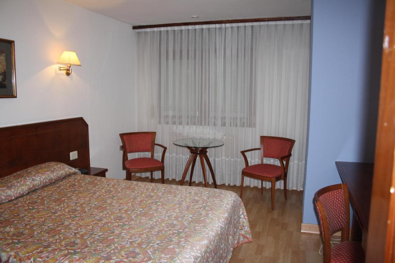 Hotel Unzaga Plaza Éibar Esterno foto