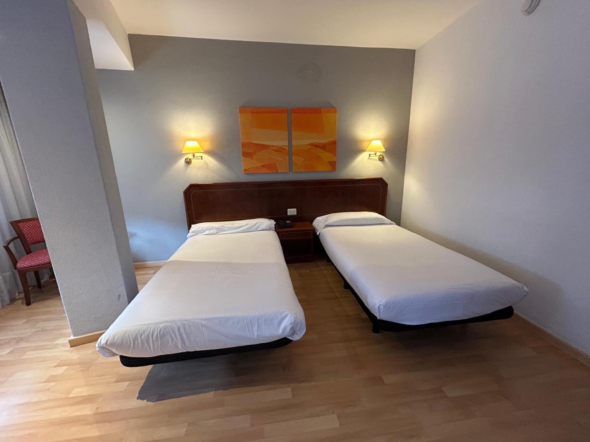 Hotel Unzaga Plaza Éibar Esterno foto