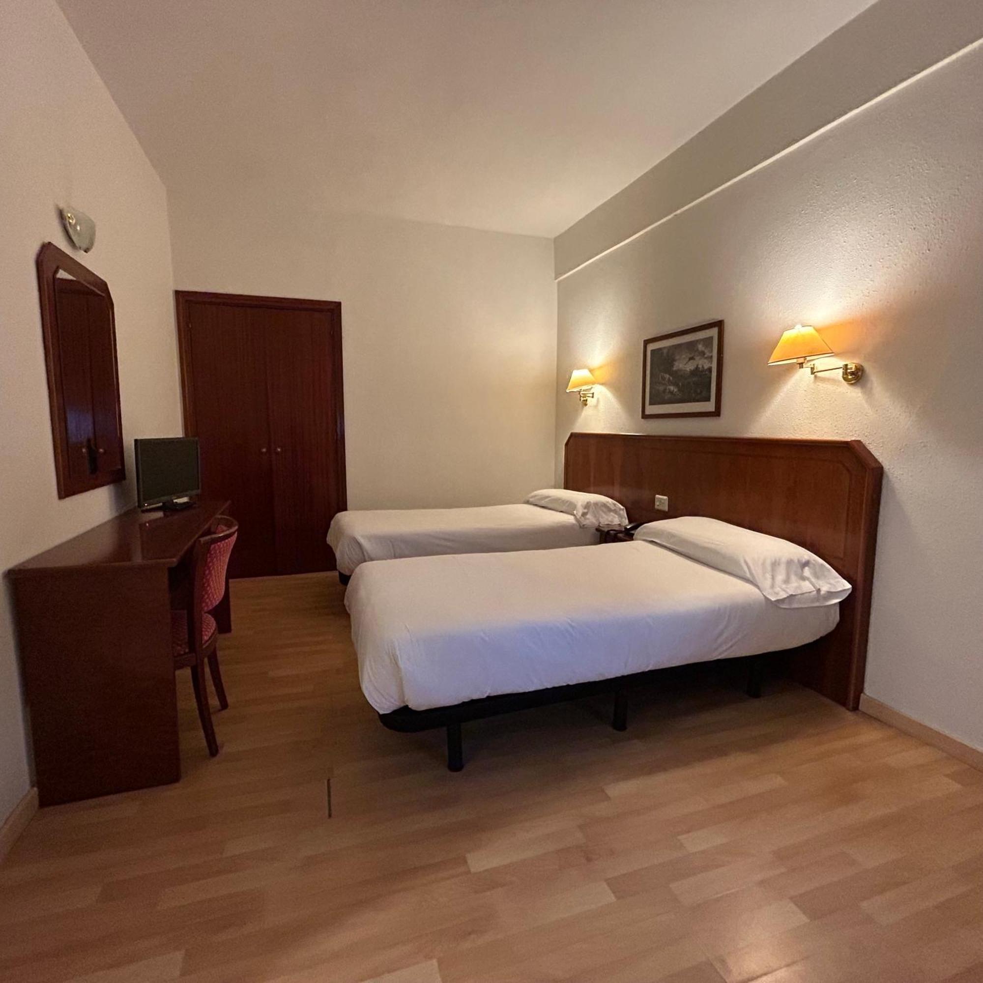 Hotel Unzaga Plaza Éibar Esterno foto