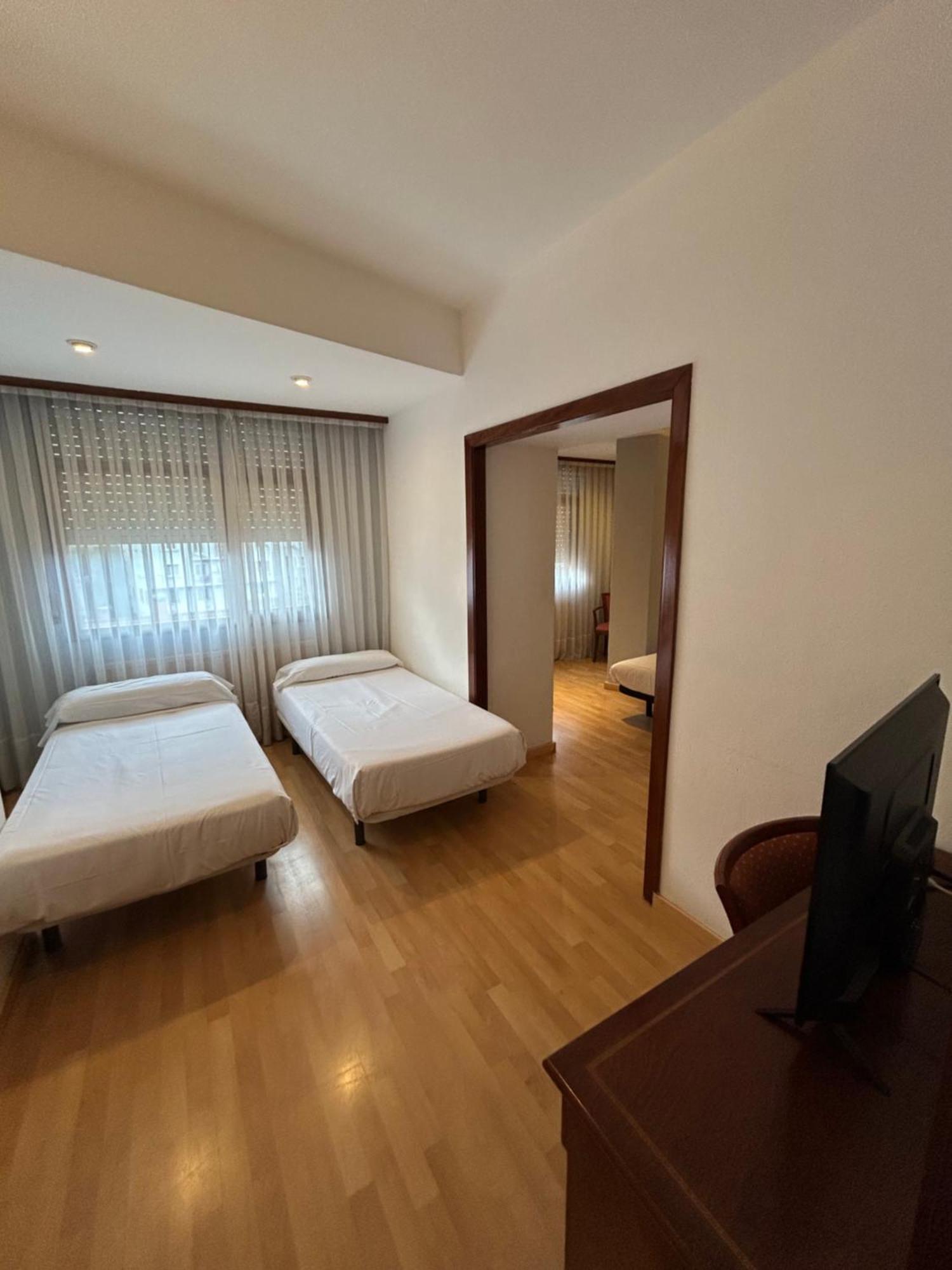 Hotel Unzaga Plaza Éibar Esterno foto