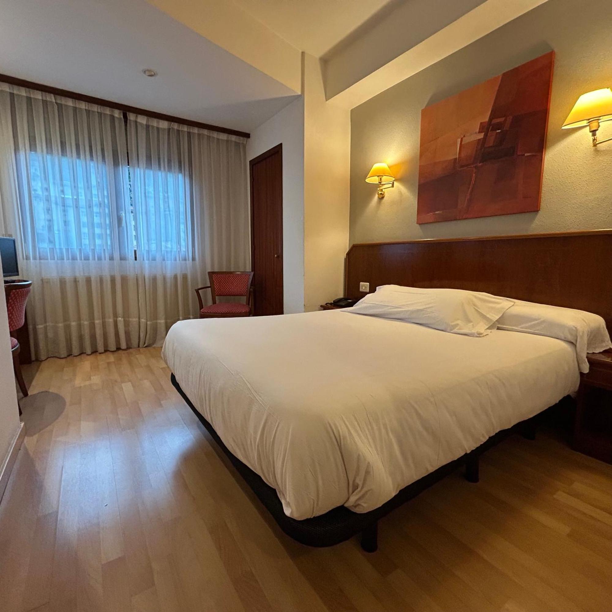 Hotel Unzaga Plaza Éibar Esterno foto