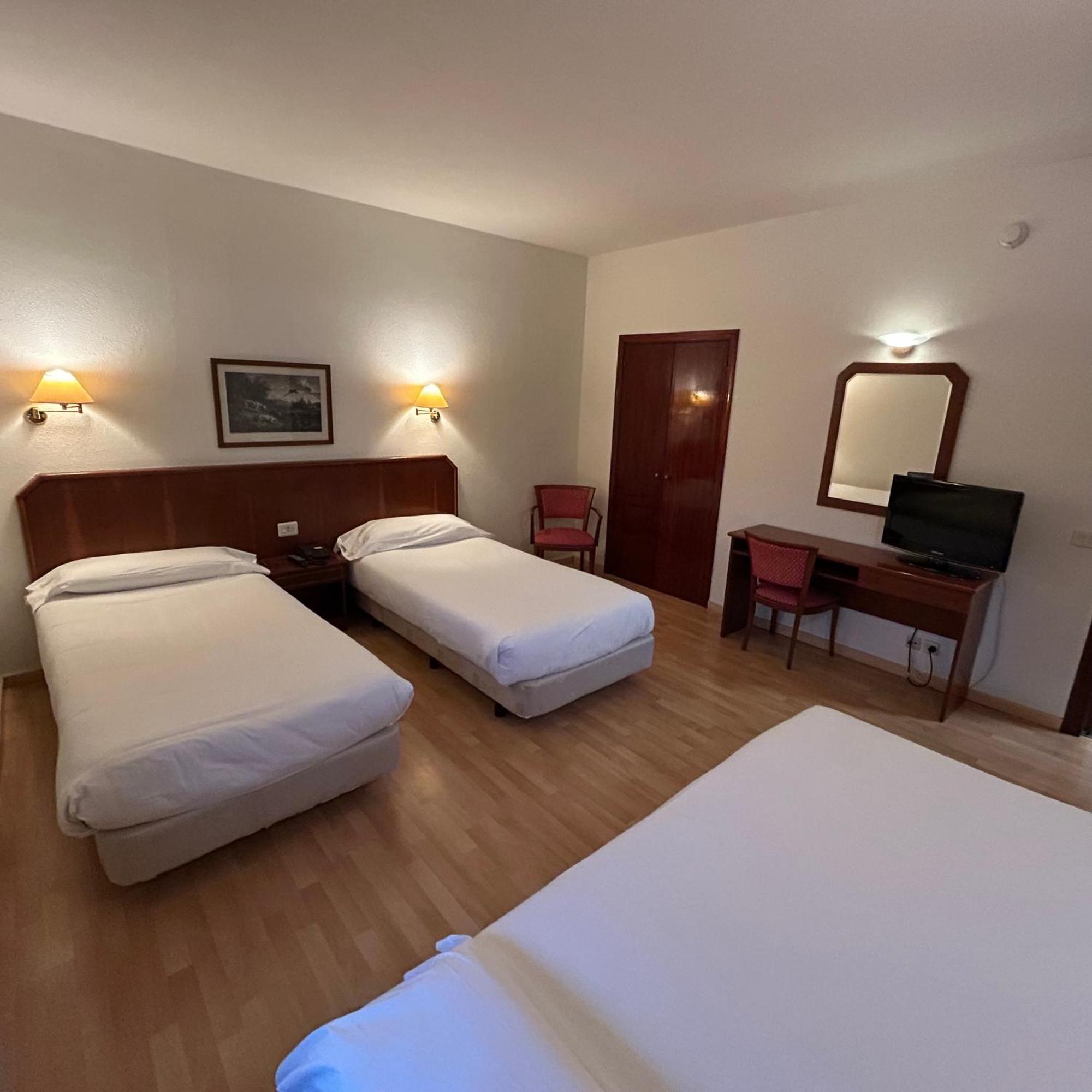 Hotel Unzaga Plaza Éibar Esterno foto