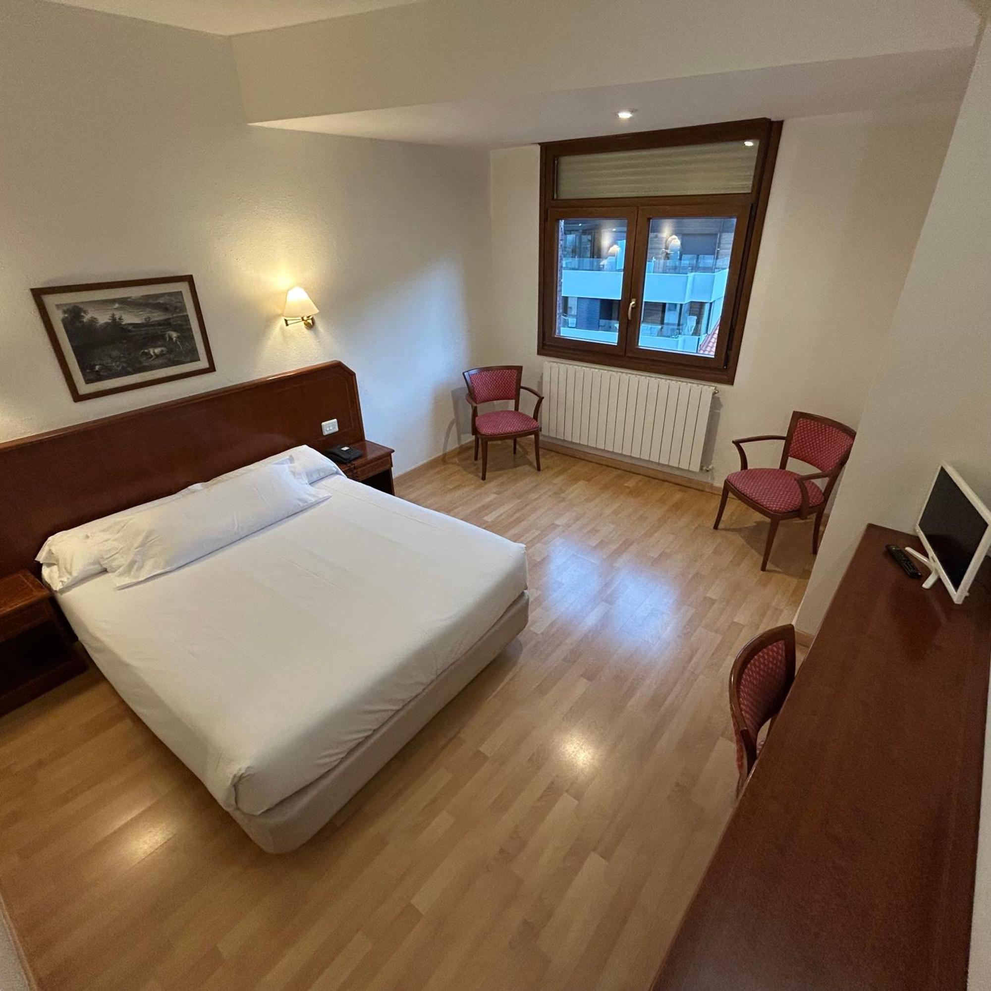 Hotel Unzaga Plaza Éibar Esterno foto